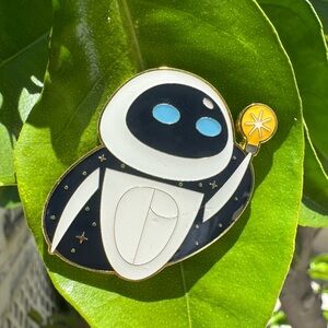 Boxlunch Pixar WALL·E- Eve Pin